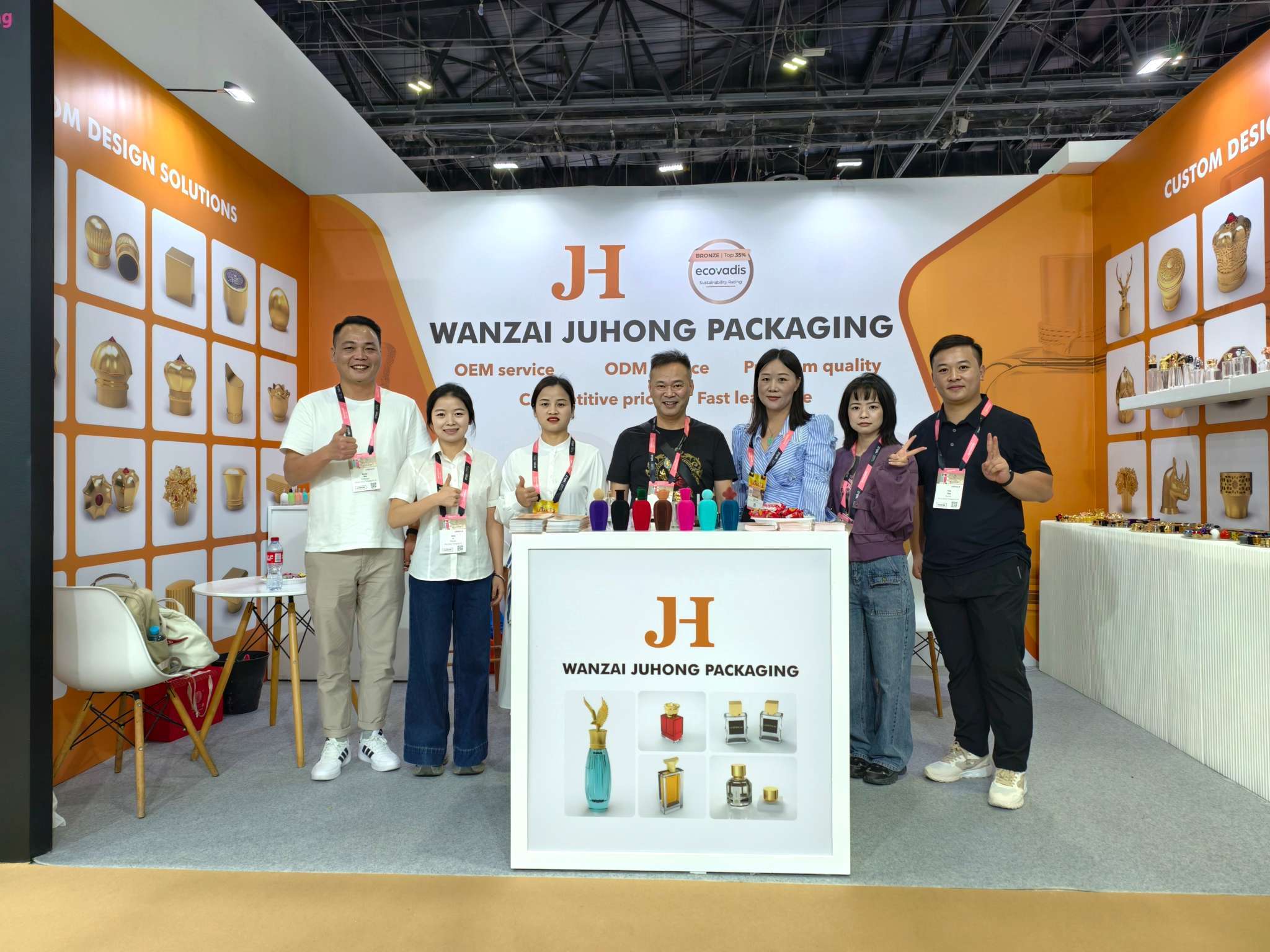 최신 회사 블로그 Juhong Packaging, 두바이에서 열린 Beautyworld Middle East 2025에서 빛나고 럭셔리 Zamak 향수 마감 선보여