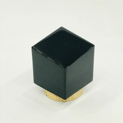 주문 창조적 아연 합금 흑색 컬러 금속 자막 향수병 모자 online manufacture